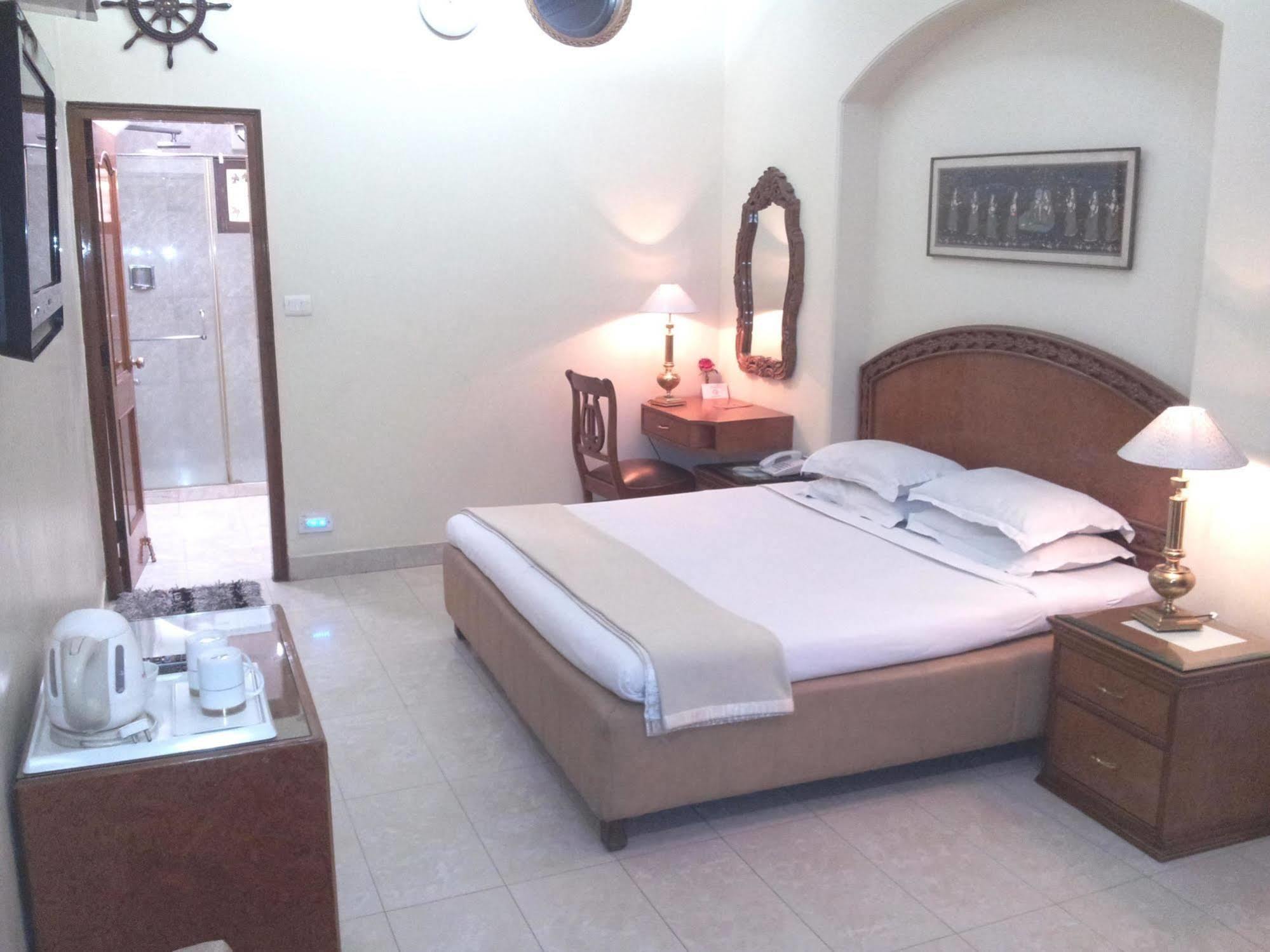 Bajaj Indian Home Stay Yeni Delhi Dış mekan fotoğraf
