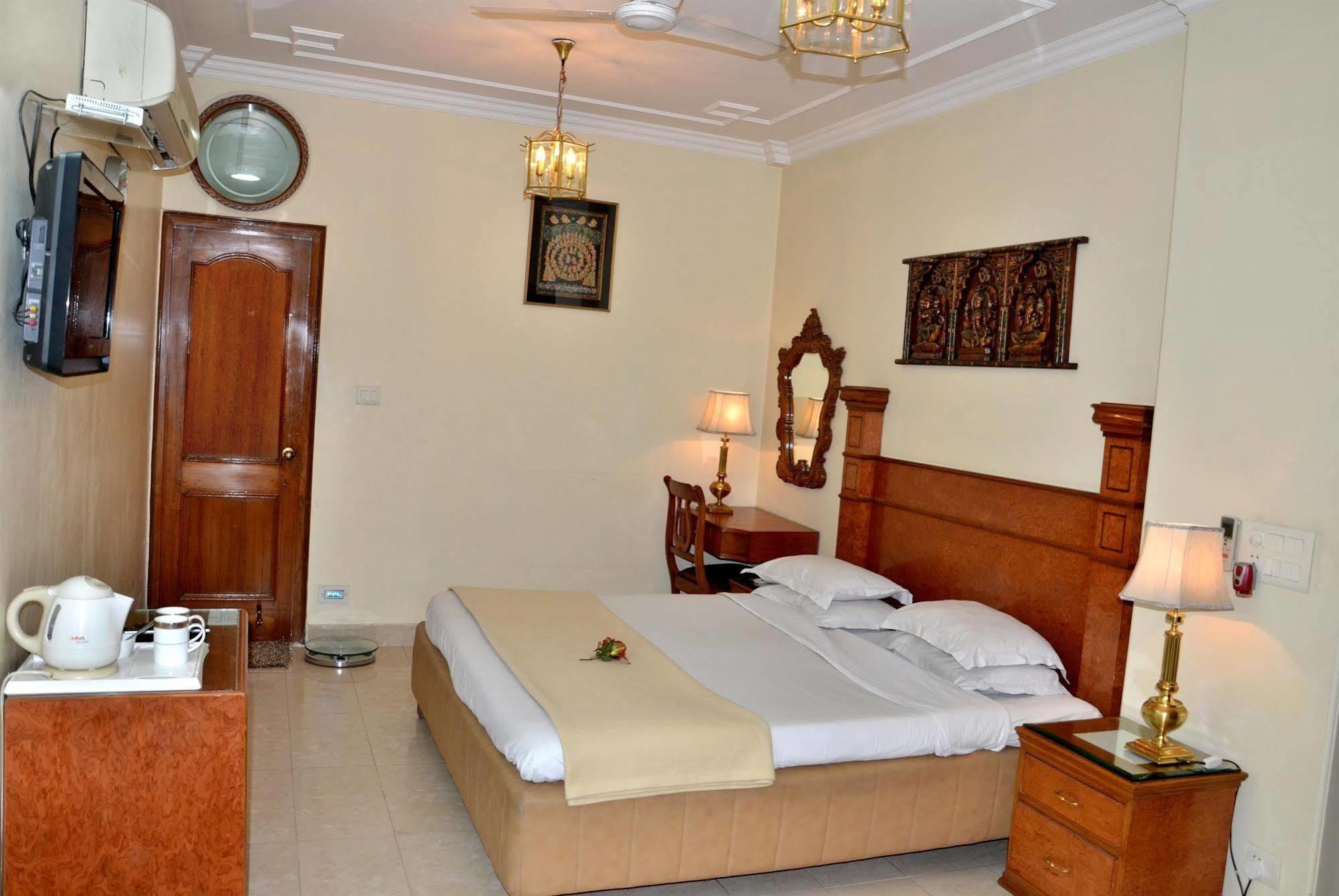 Bajaj Indian Home Stay Yeni Delhi Dış mekan fotoğraf